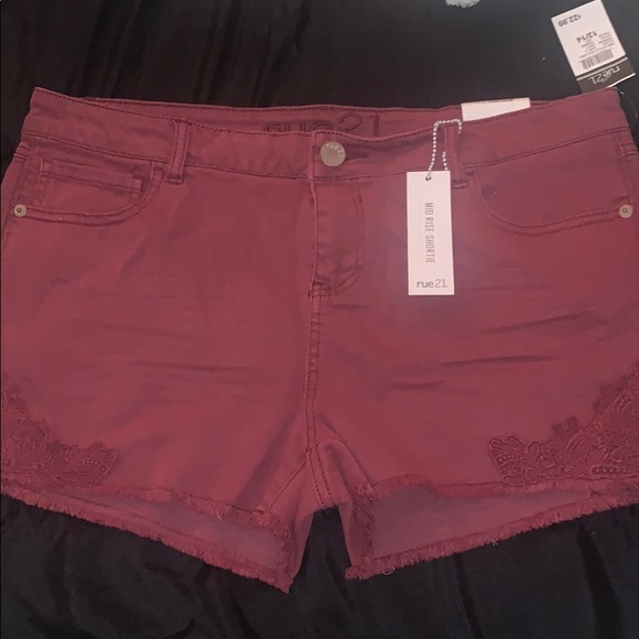 Mid rise pink shorts - Picture 3 of 3